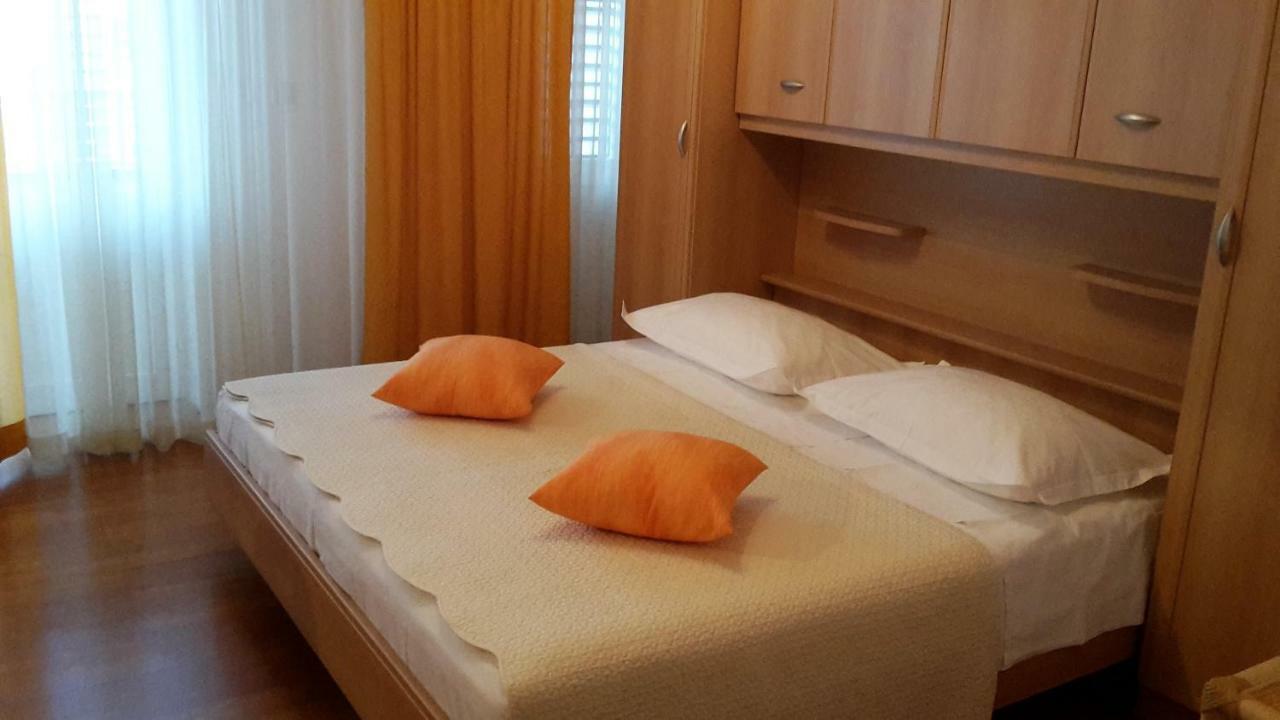 Guest House Fenix Brela Ngoại thất bức ảnh